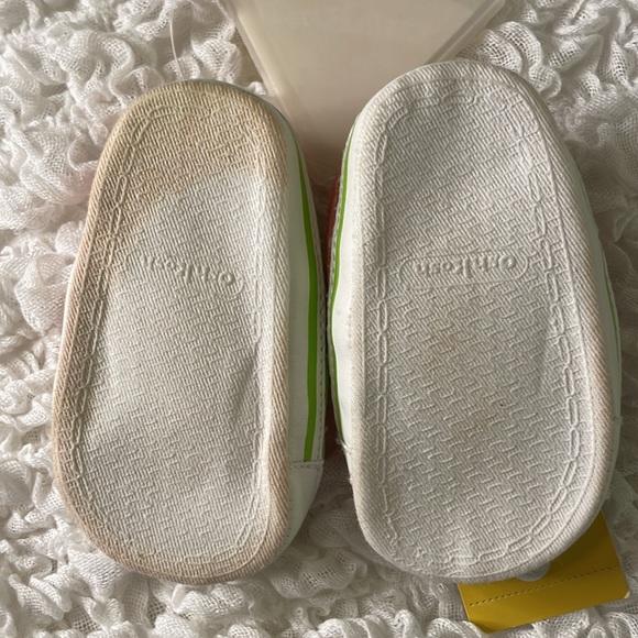 Osh Kosh Baby Girls Slip On Shoes - Picture 7 of 10